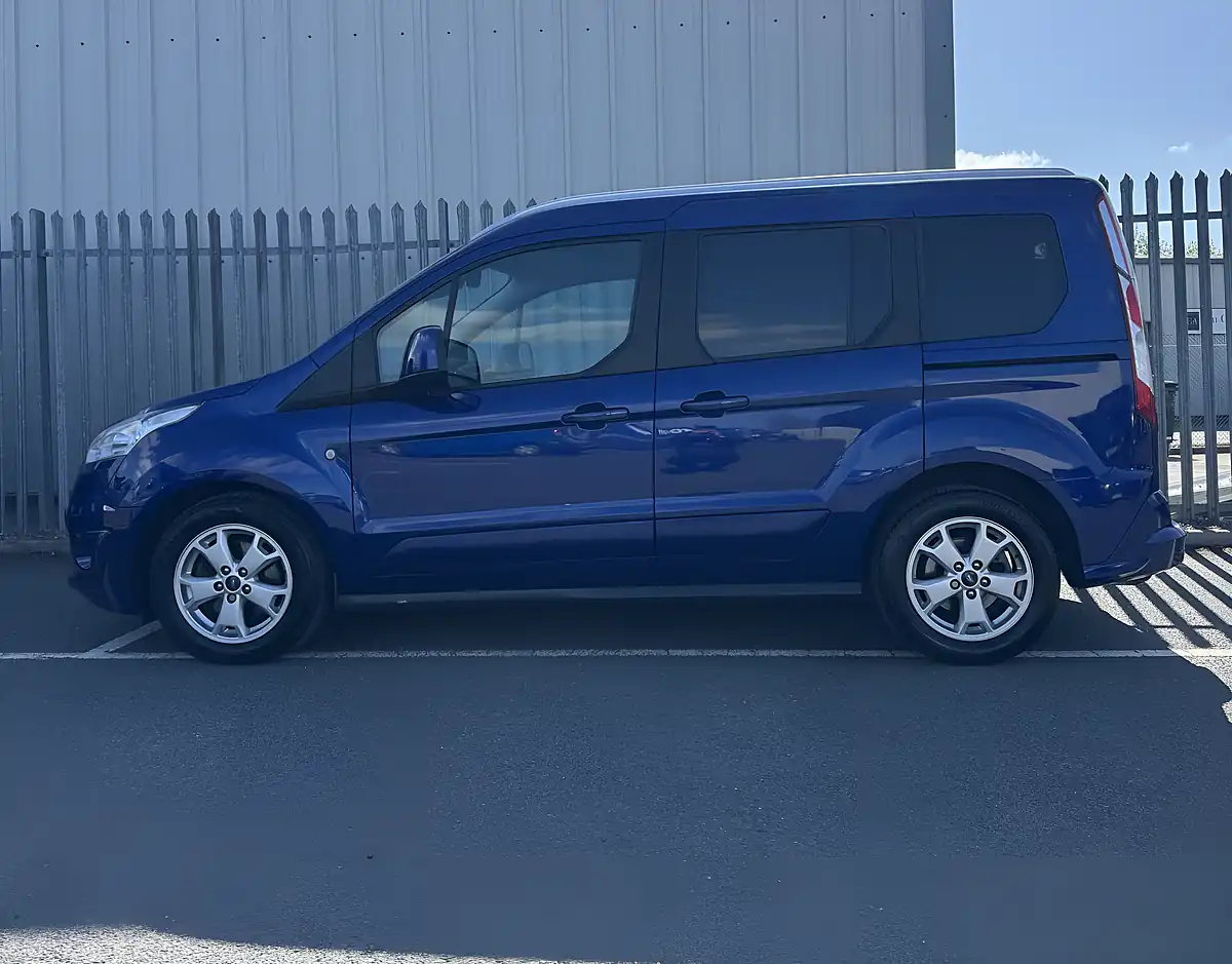 Used 2016 Ford Tourneo Connect Titanium Wheel Chair Access Blue - Interior and Exterior details 8