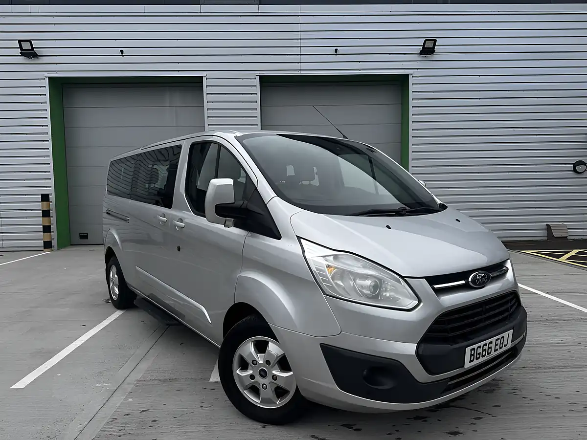 Used 2016 Ford Tourneo Custom Titanium Silver - Front View