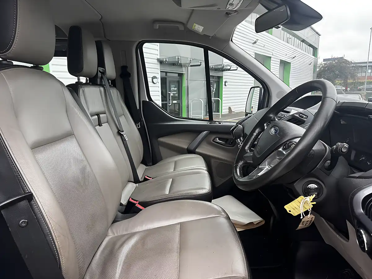 Used 2016 Ford Tourneo Custom Titanium Silver - Interior and Exterior details 10