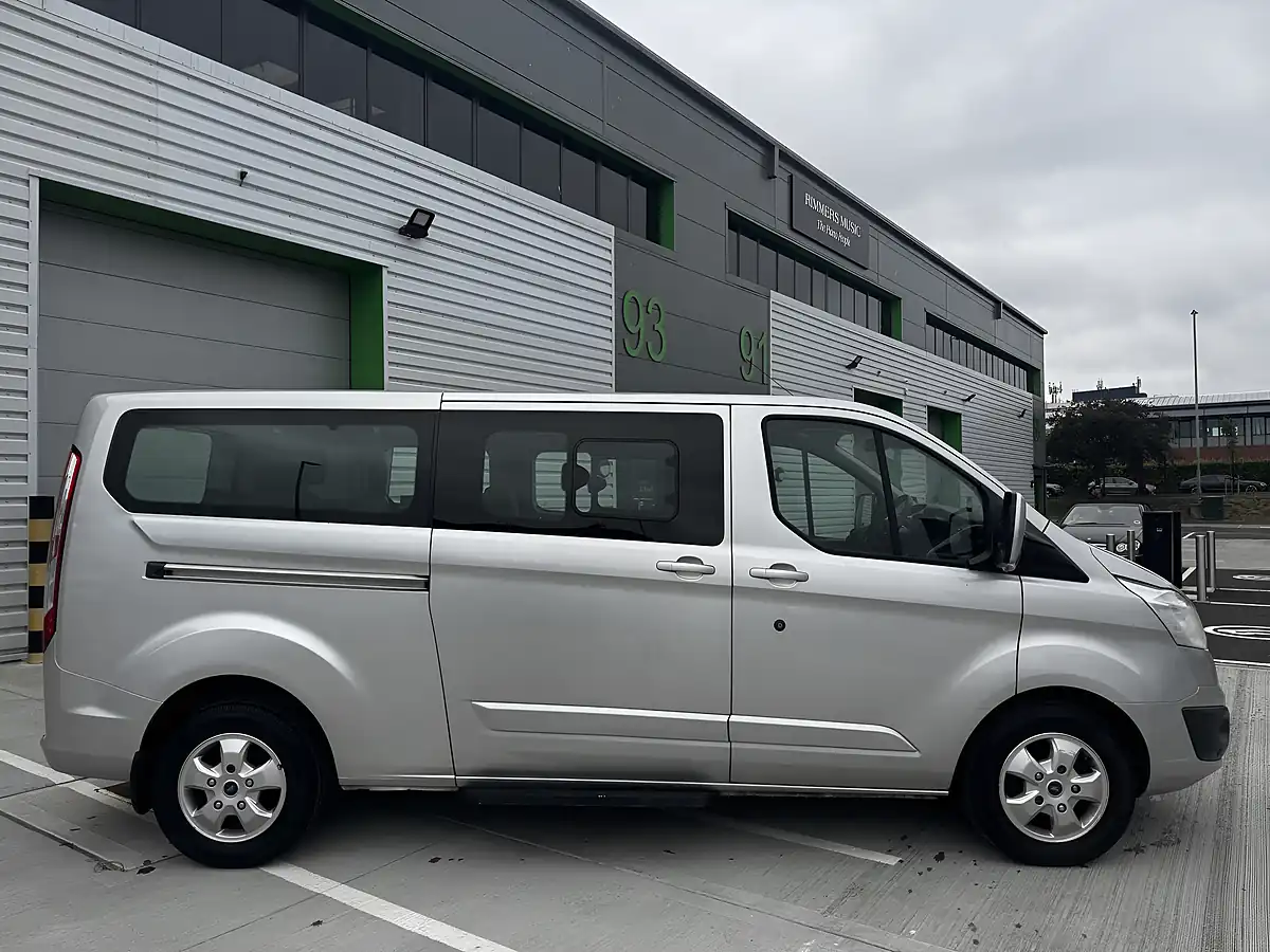 Used 2016 Ford Tourneo Custom Titanium Silver - Interior and Exterior details 9