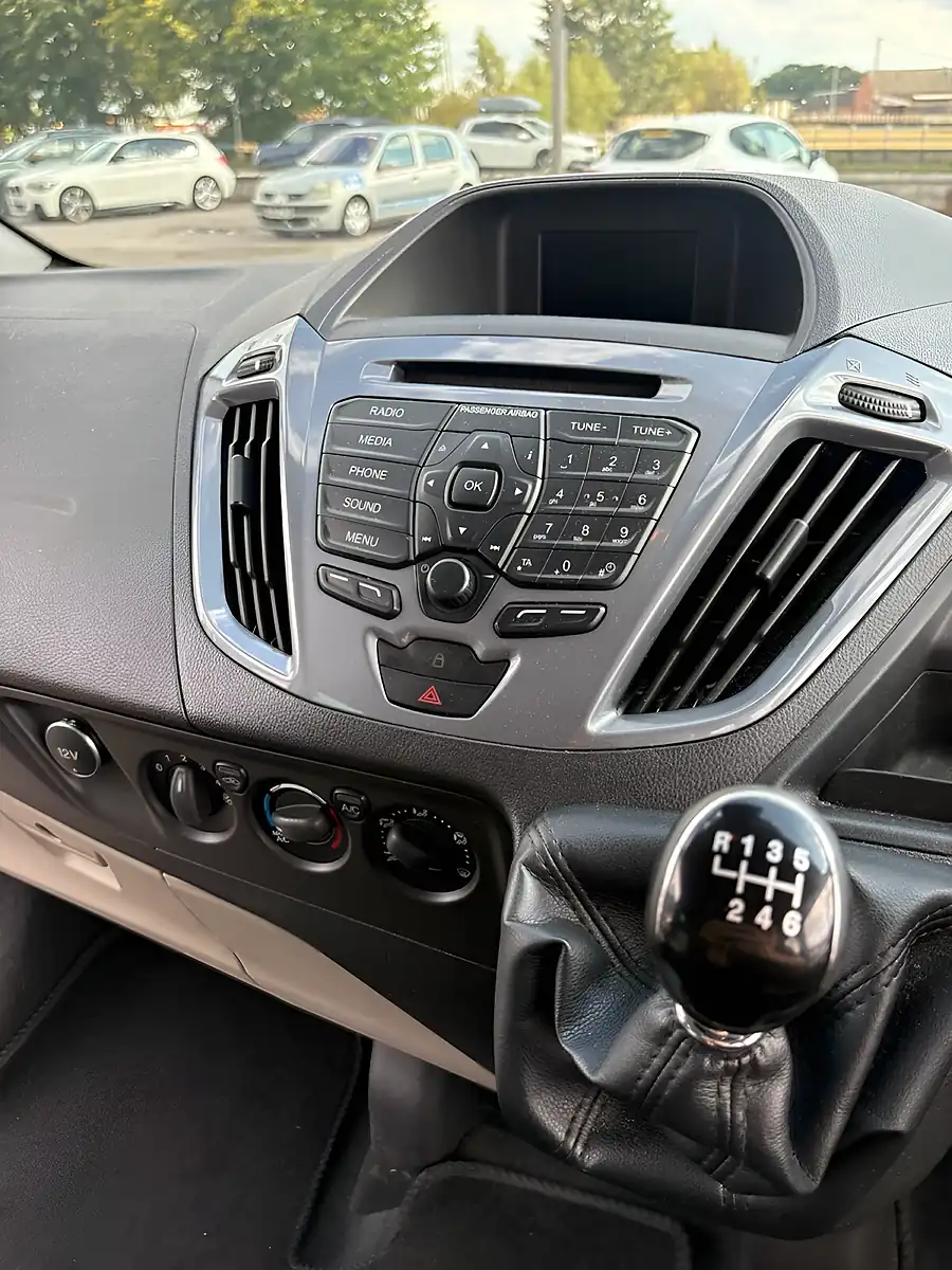 Used 2016 Ford Tourneo Custom Titanium Silver - Interior and Exterior details 12