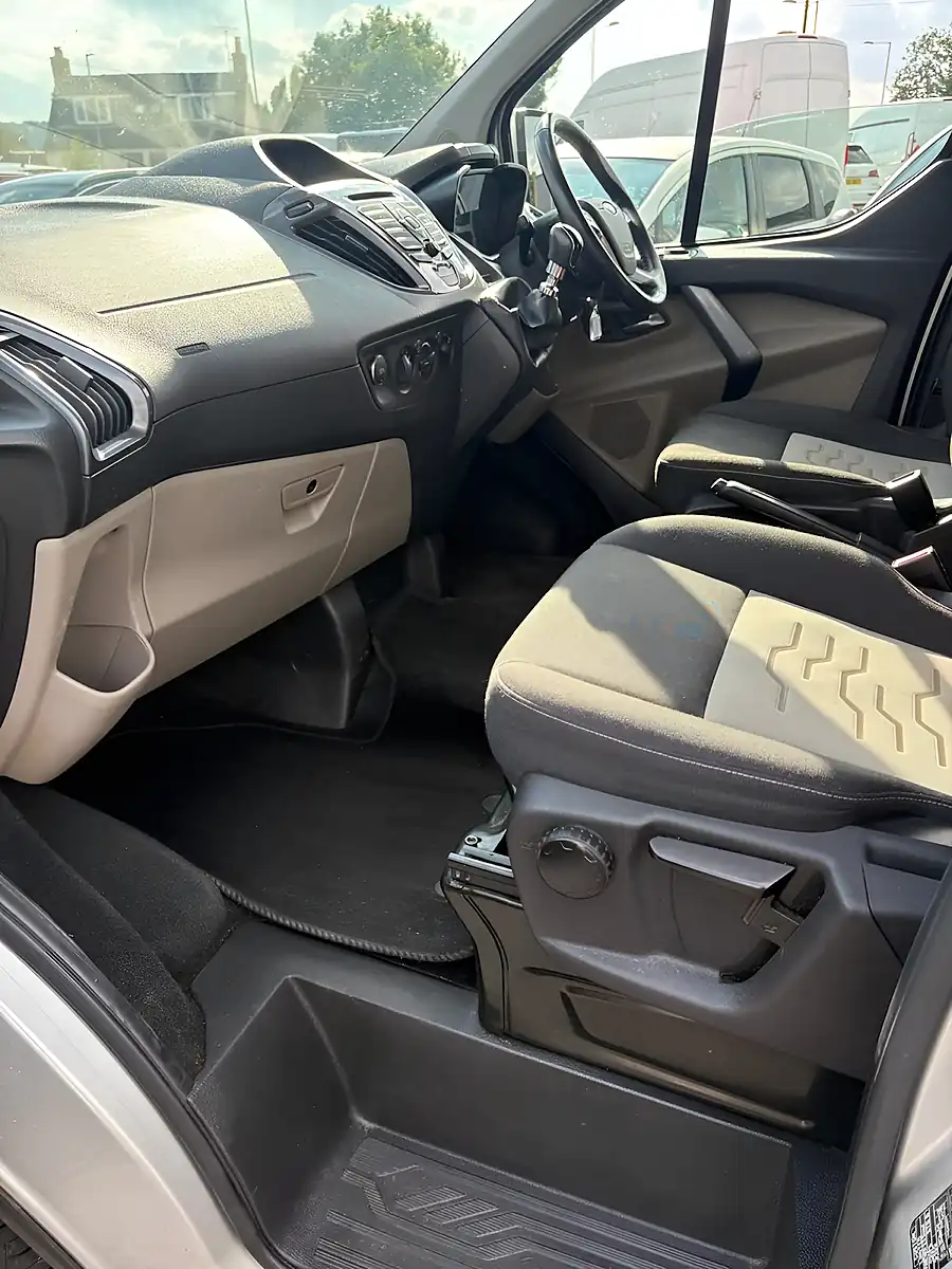 Used 2016 Ford Tourneo Custom Titanium Silver - Interior and Exterior details 5