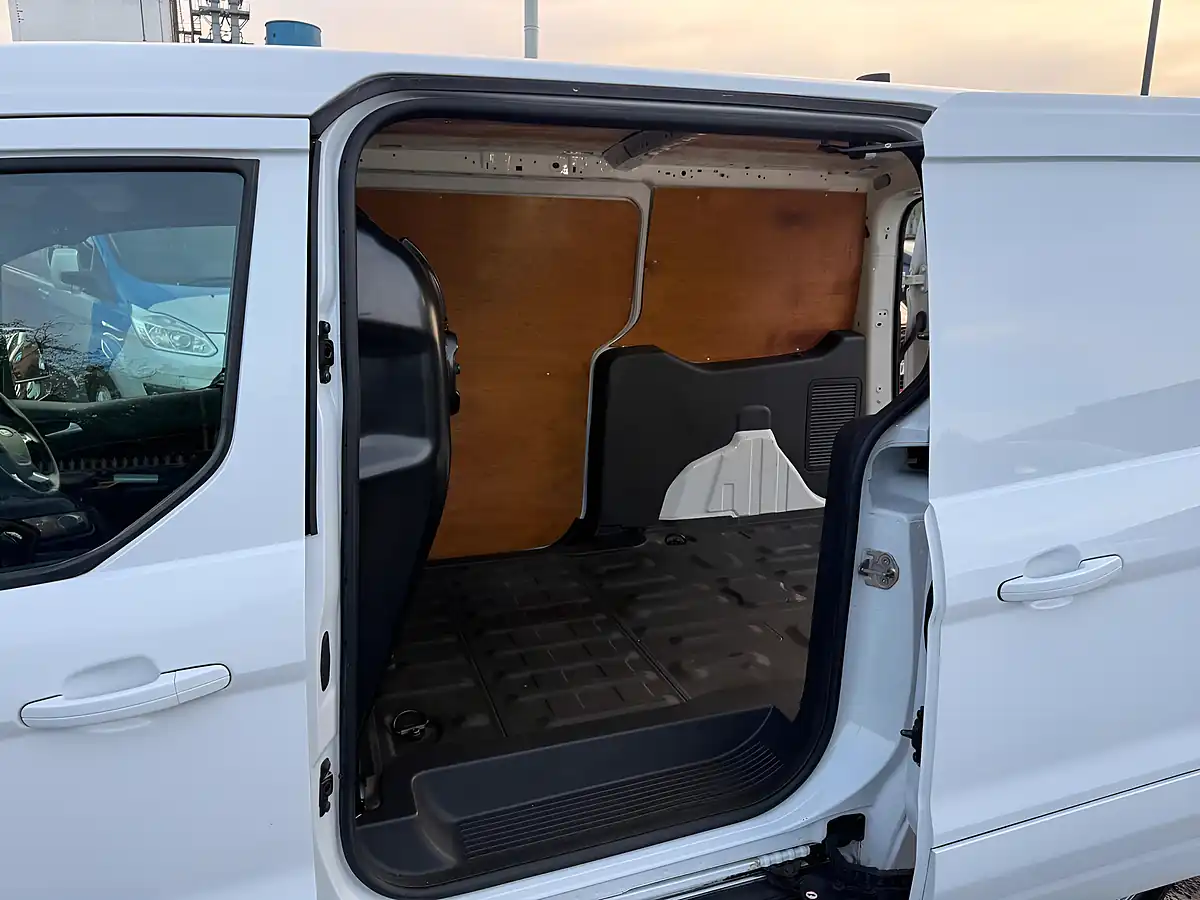 Used 2016 Ford Transit Connect 240 Limited L2 H1 5dr White - Interior and Exterior details 11
