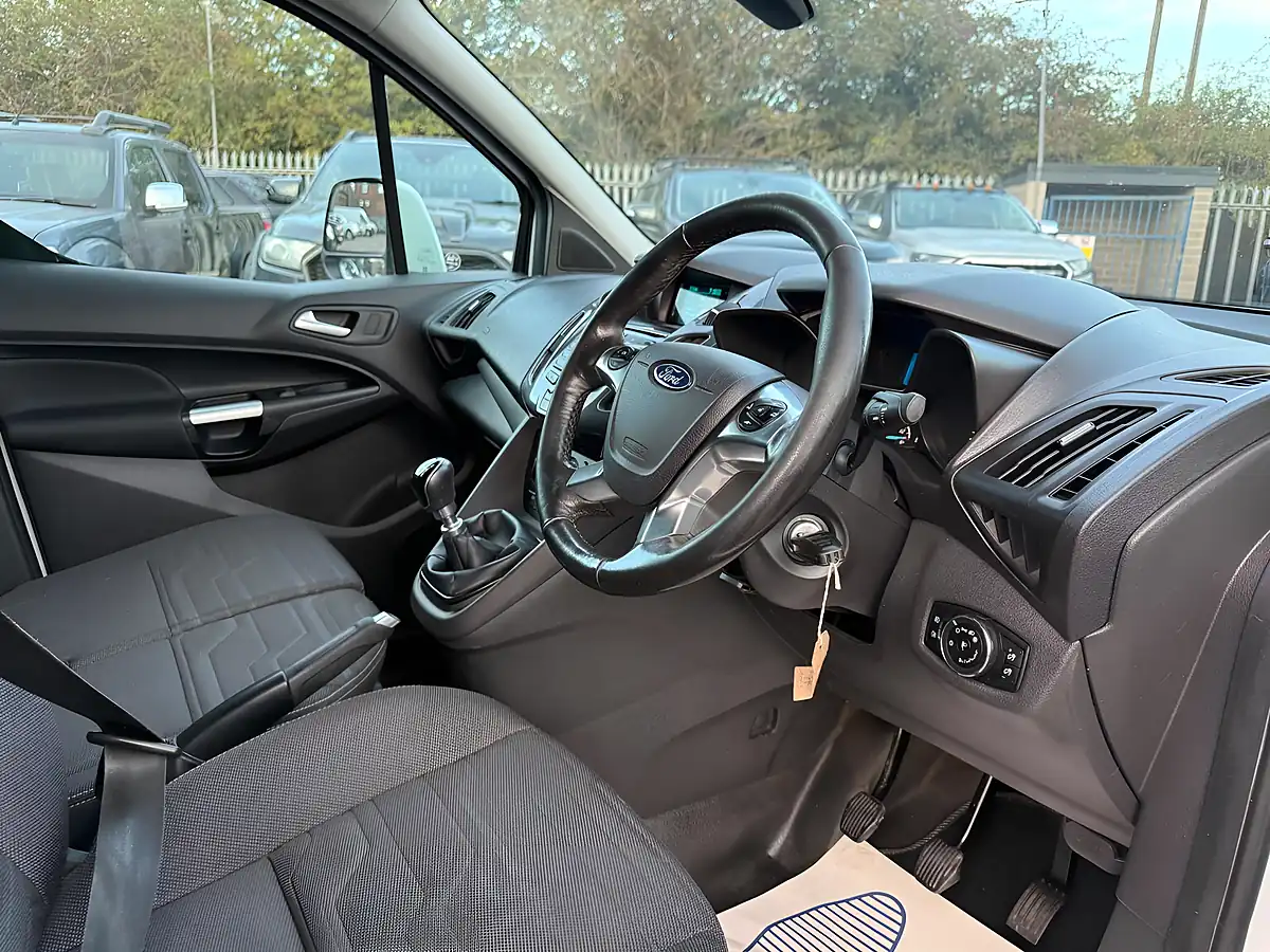 Used 2016 Ford Transit Connect 240 Limited L2 H1 5dr White - Interior and Exterior details 14