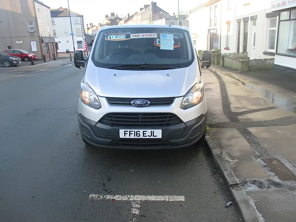 Used 2016 Ford Transit Custom 270 Silver - Front View
