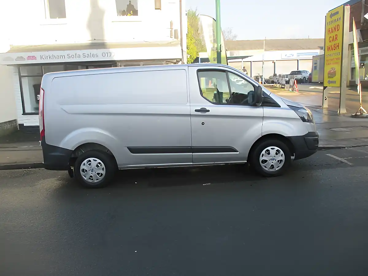 Used 2016 Ford Transit Custom 270 Silver - Interior and Exterior details 4