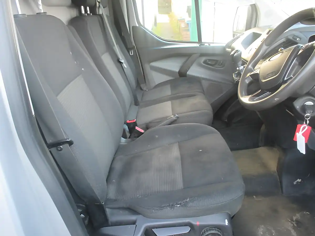 Used 2016 Ford Transit Custom 270 Silver - Interior and Exterior details 8