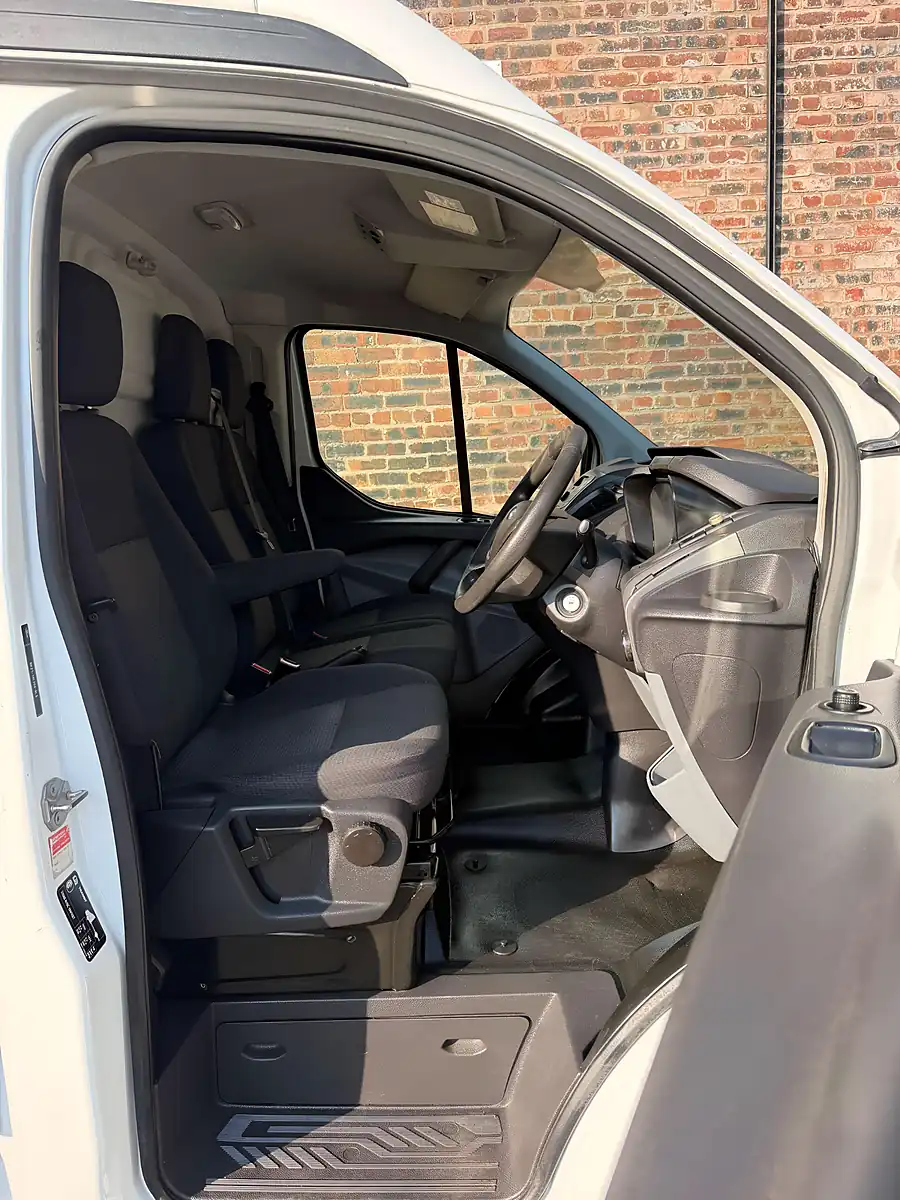 Used 2016 Ford Transit Custom 290 E-Tech White - Interior and Exterior details 7