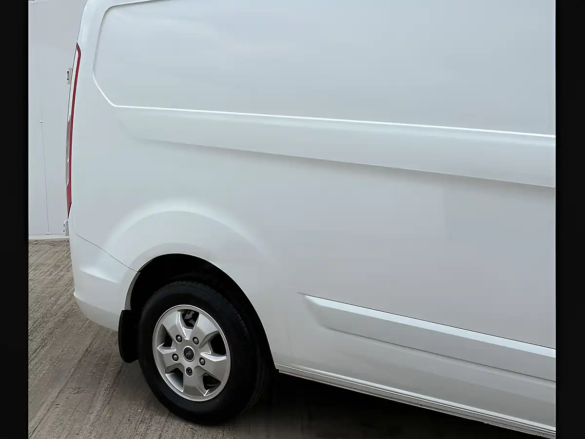 Used 2016 Ford Transit Custom 290 Ltd Frozen White - Interior and Exterior details 11