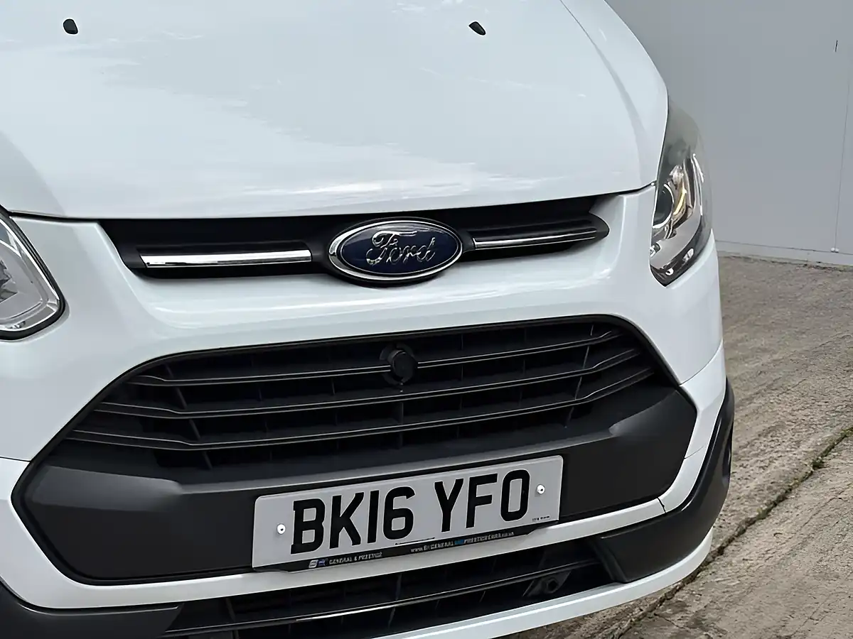 Used 2016 Ford Transit Custom 290 Ltd Frozen White - Interior and Exterior details 9