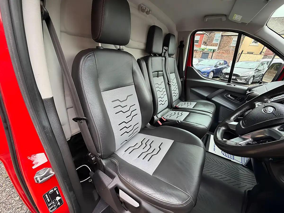 Used 2016 Ford Transit Custom 290 Ltd Red - Interior and Exterior details 12