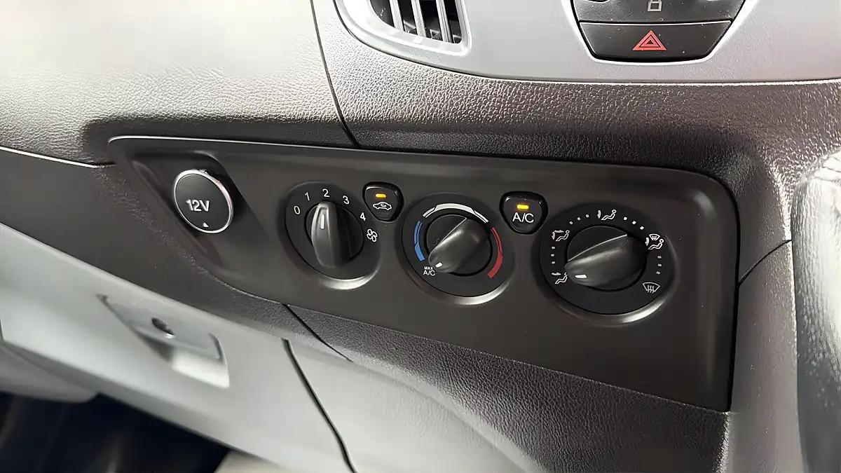 Used 2016 Ford Transit Custom 290 Ltd Red - Interior and Exterior details 17