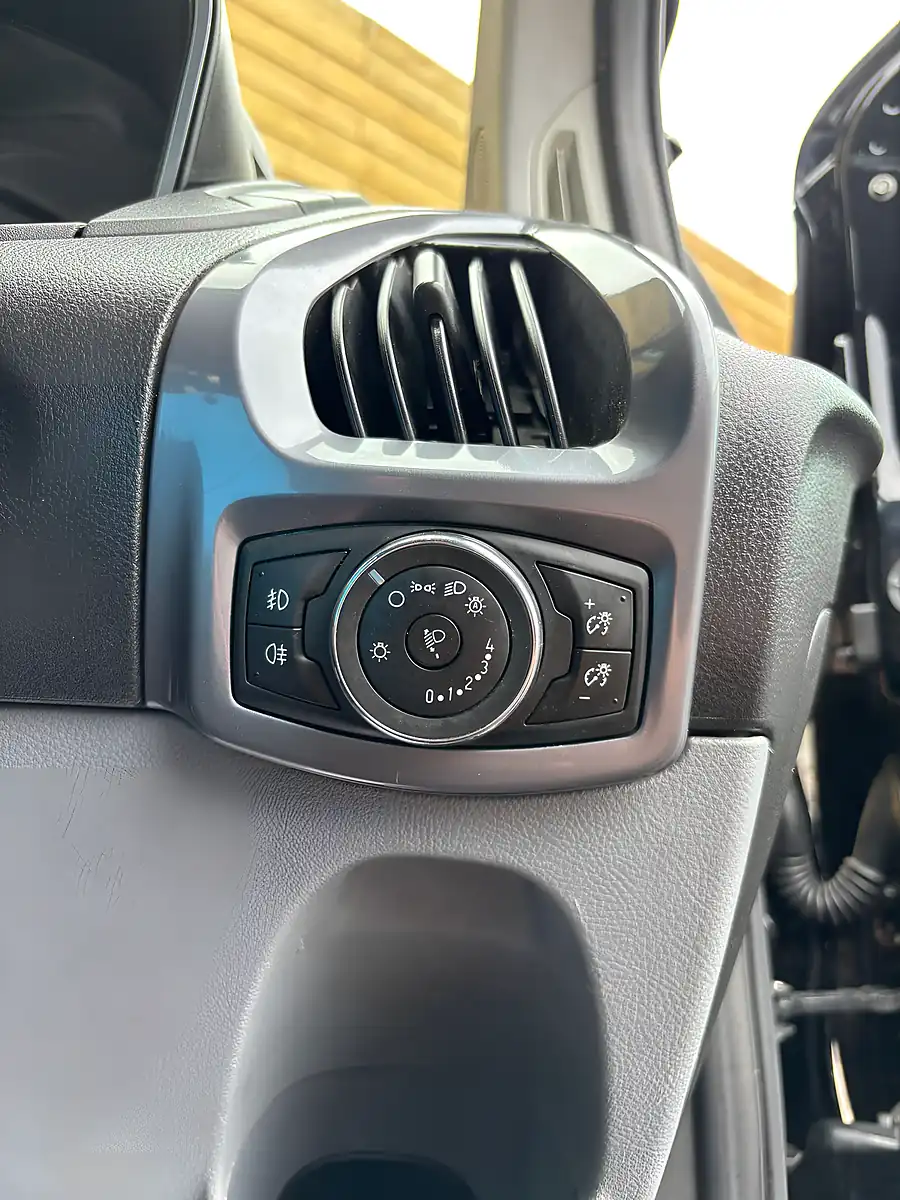 Used 2016 Ford Transit Custom Limited Black - Interior and Exterior details 16