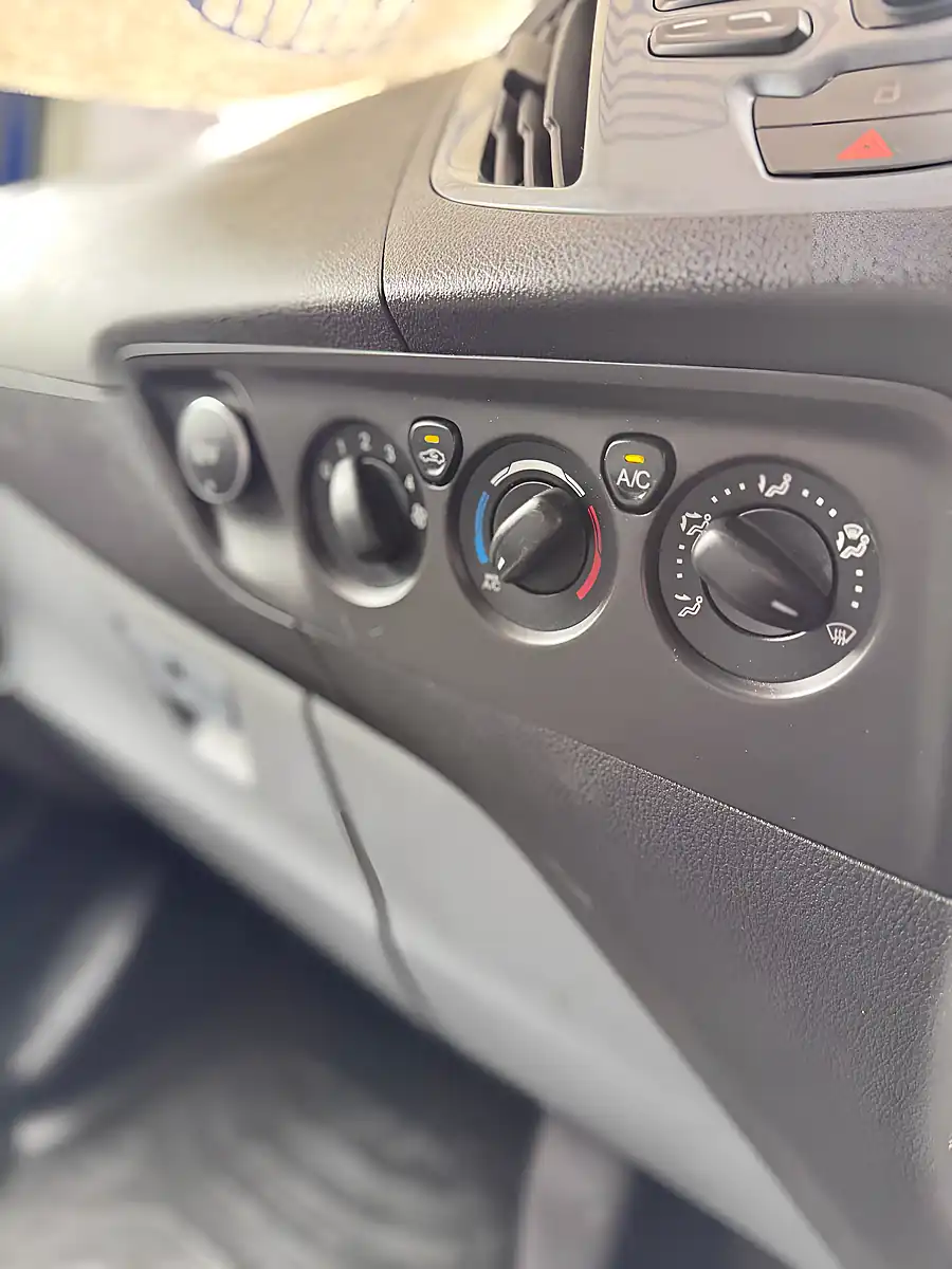 Used 2016 Ford Transit Custom Limited Blue - Interior and Exterior details 17