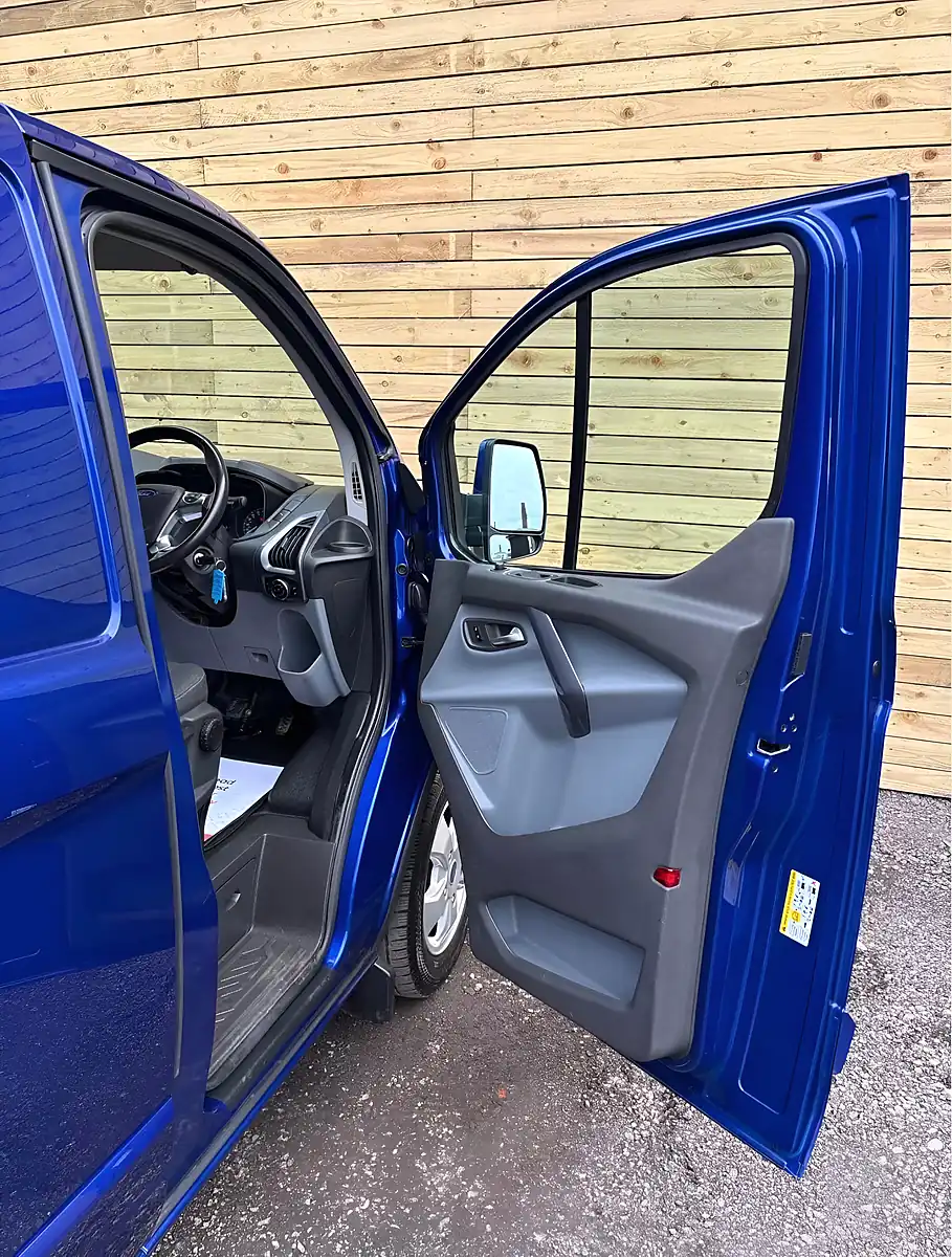 Used 2016 Ford Transit Custom Limited Blue - Interior and Exterior details 17