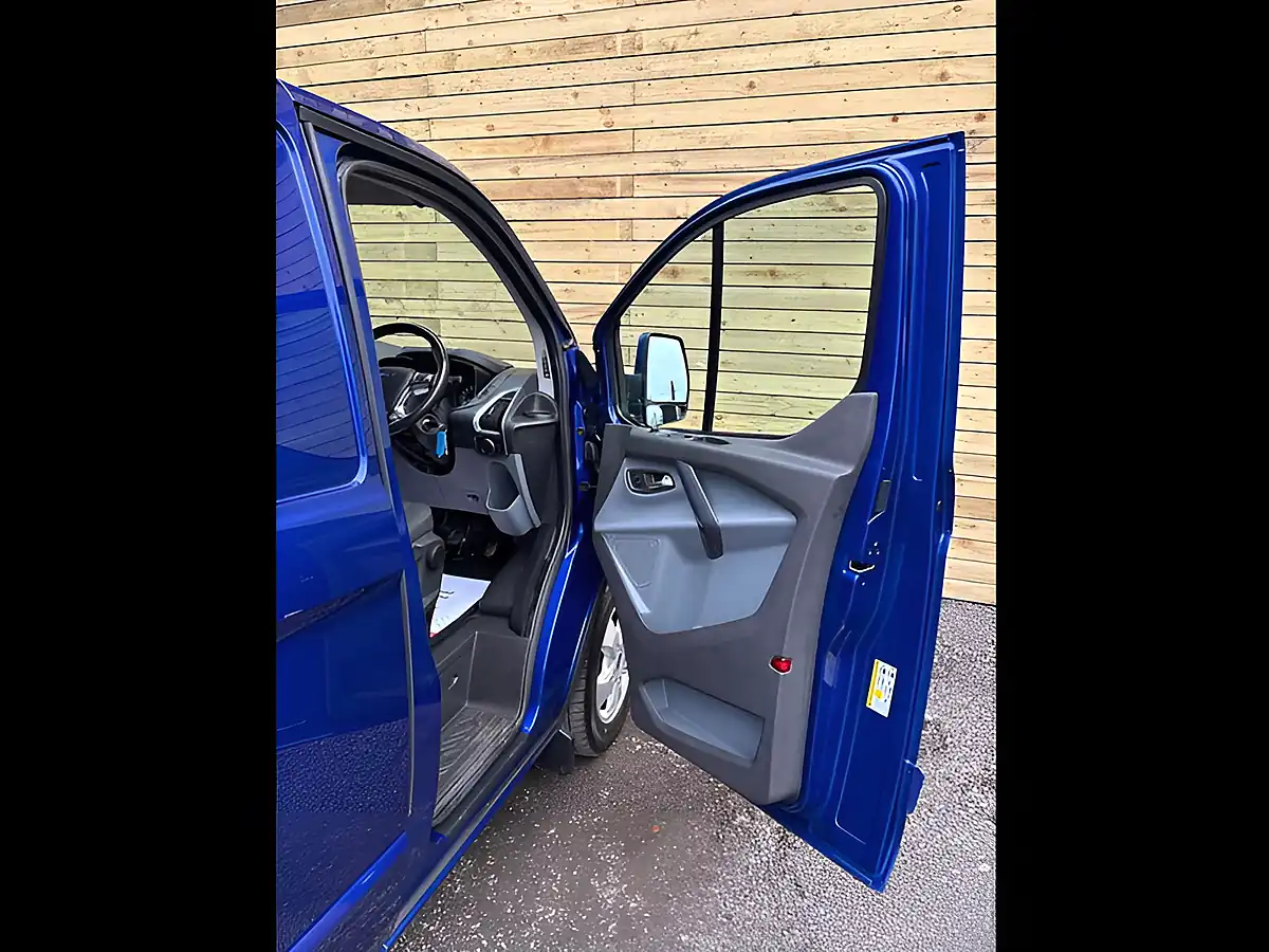 Used 2016 Ford Transit Custom Limited Blue - Interior and Exterior details 18