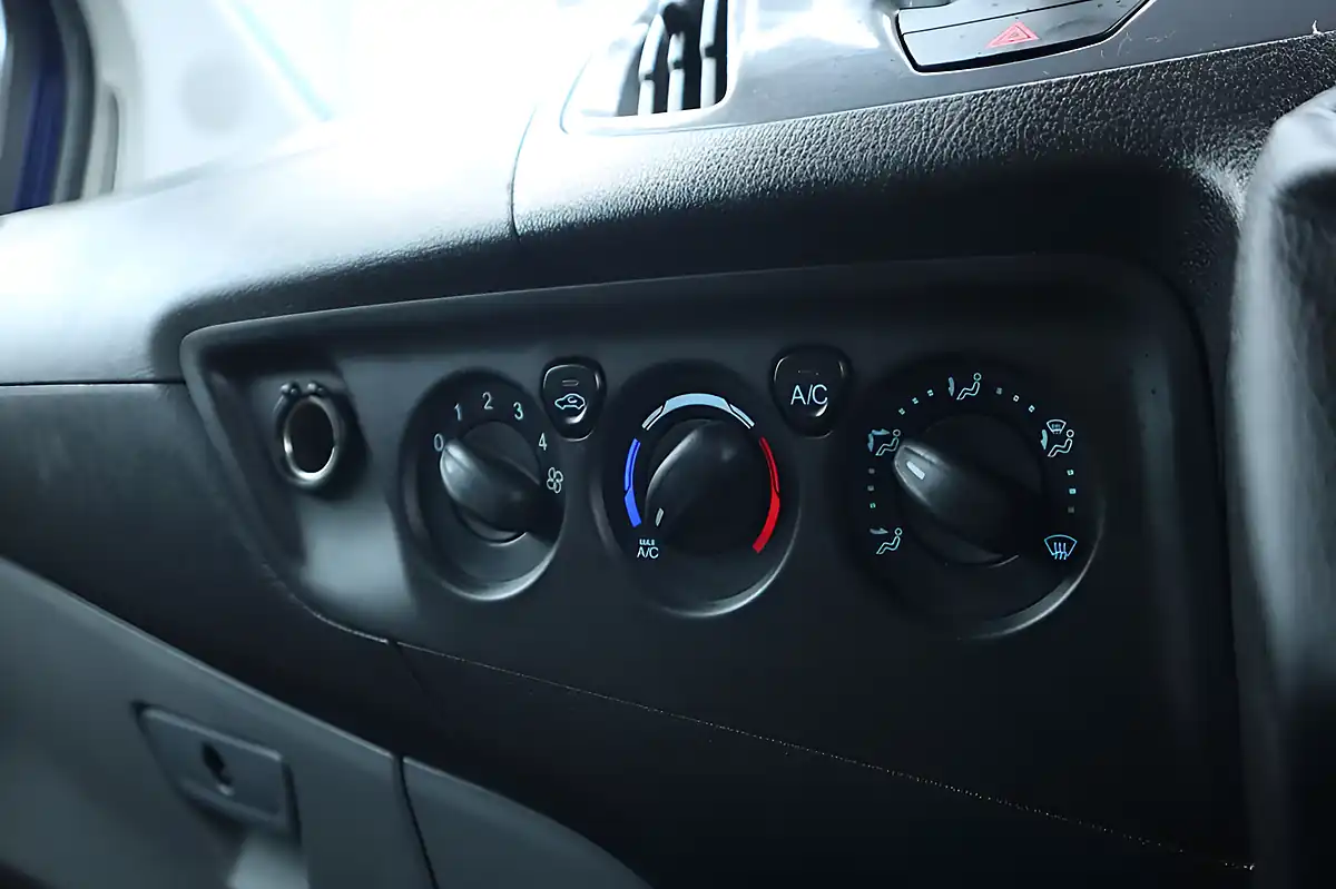 Used 2016 Ford Transit Custom Limited Blue - Interior and Exterior details 18