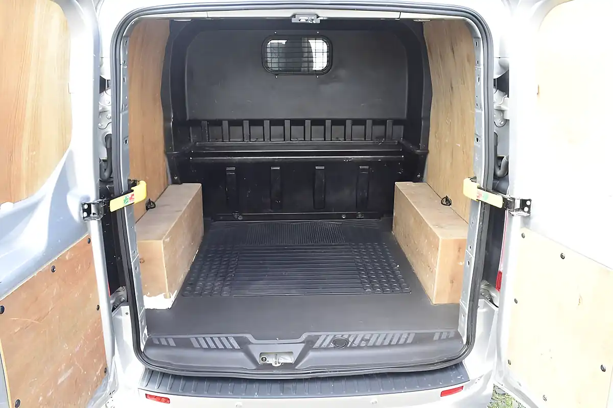 Used 2016 Ford Transit Custom Limited Combi Van Moondust Silver - Interior and Exterior details 11