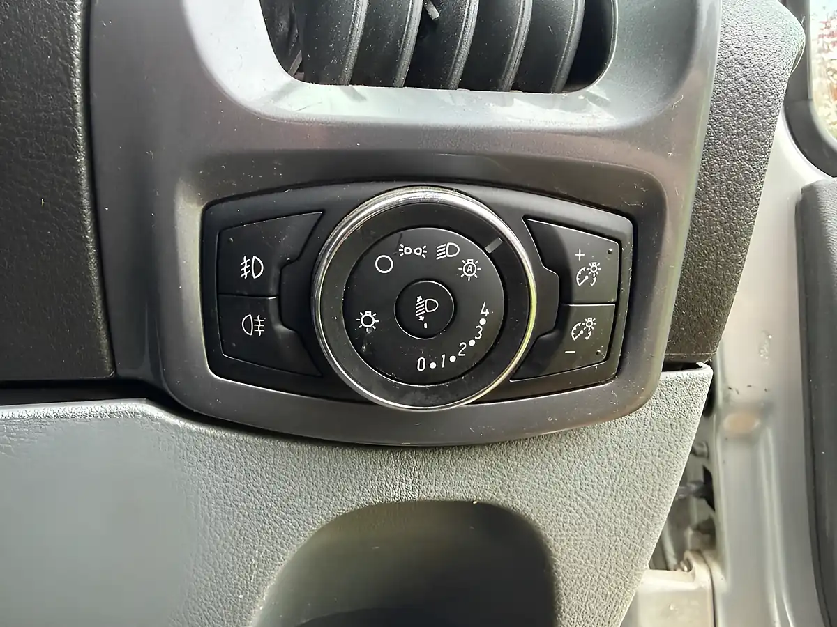 Used 2016 Ford Transit Custom Limited Silver - Interior and Exterior details 15