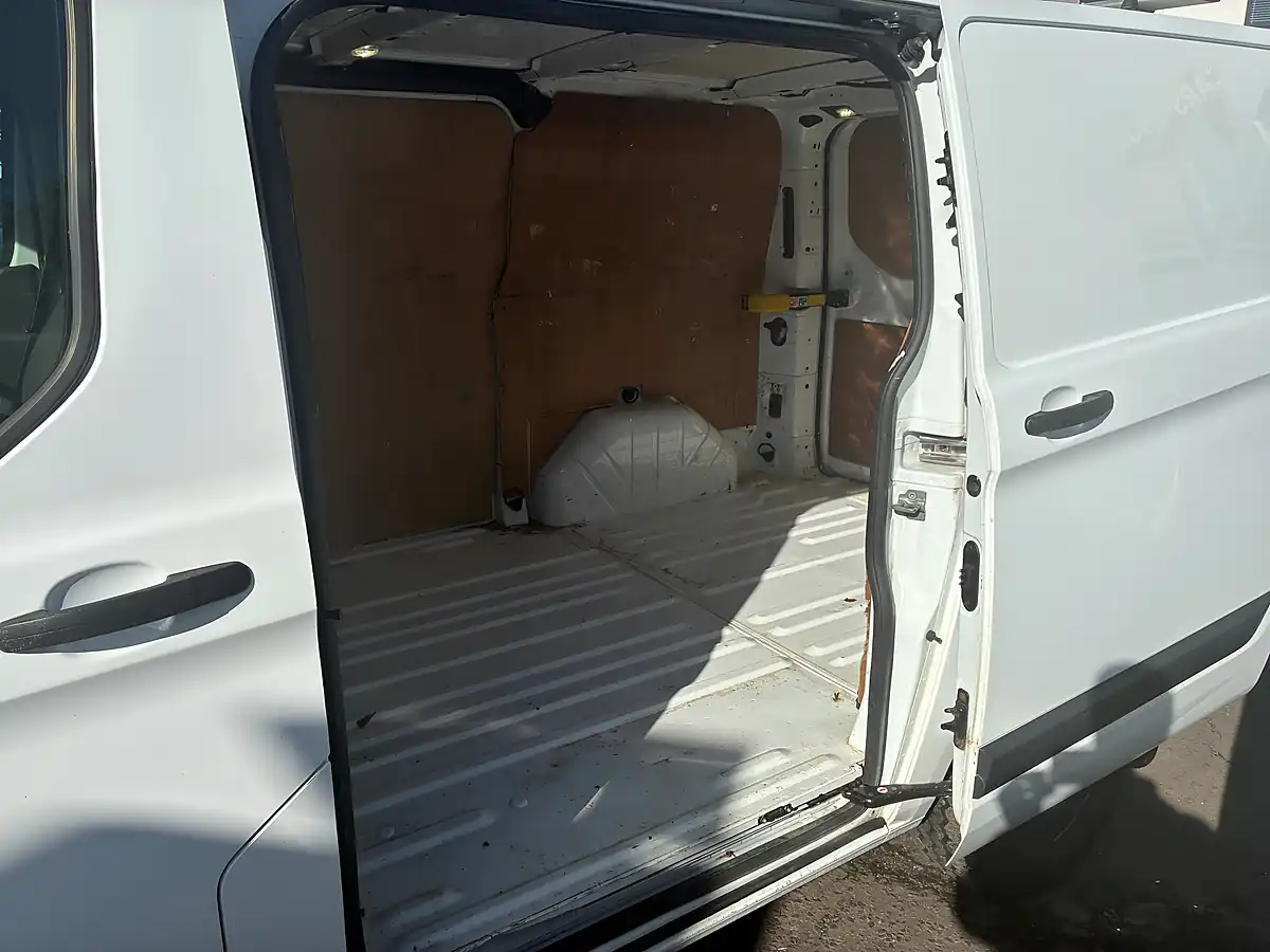 Used 2016 Ford Transit Custom Panel Van White - Interior and Exterior details 12