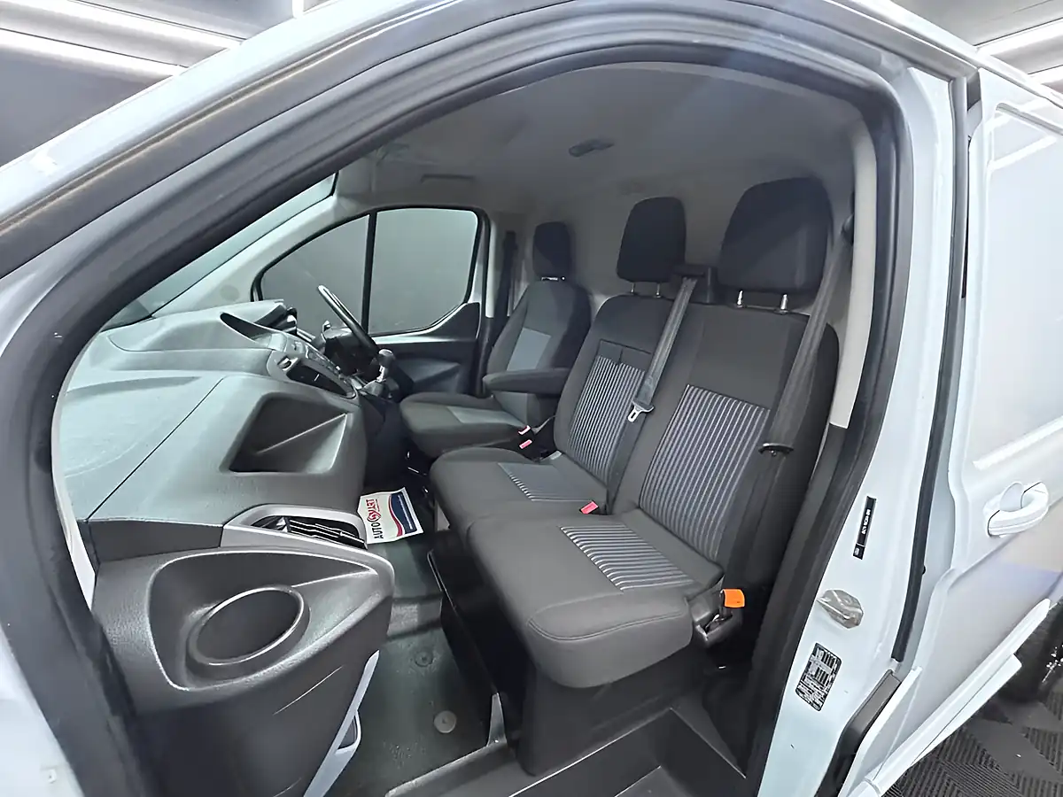 Used 2016 Ford Transit Custom Trend White - Interior and Exterior details 18
