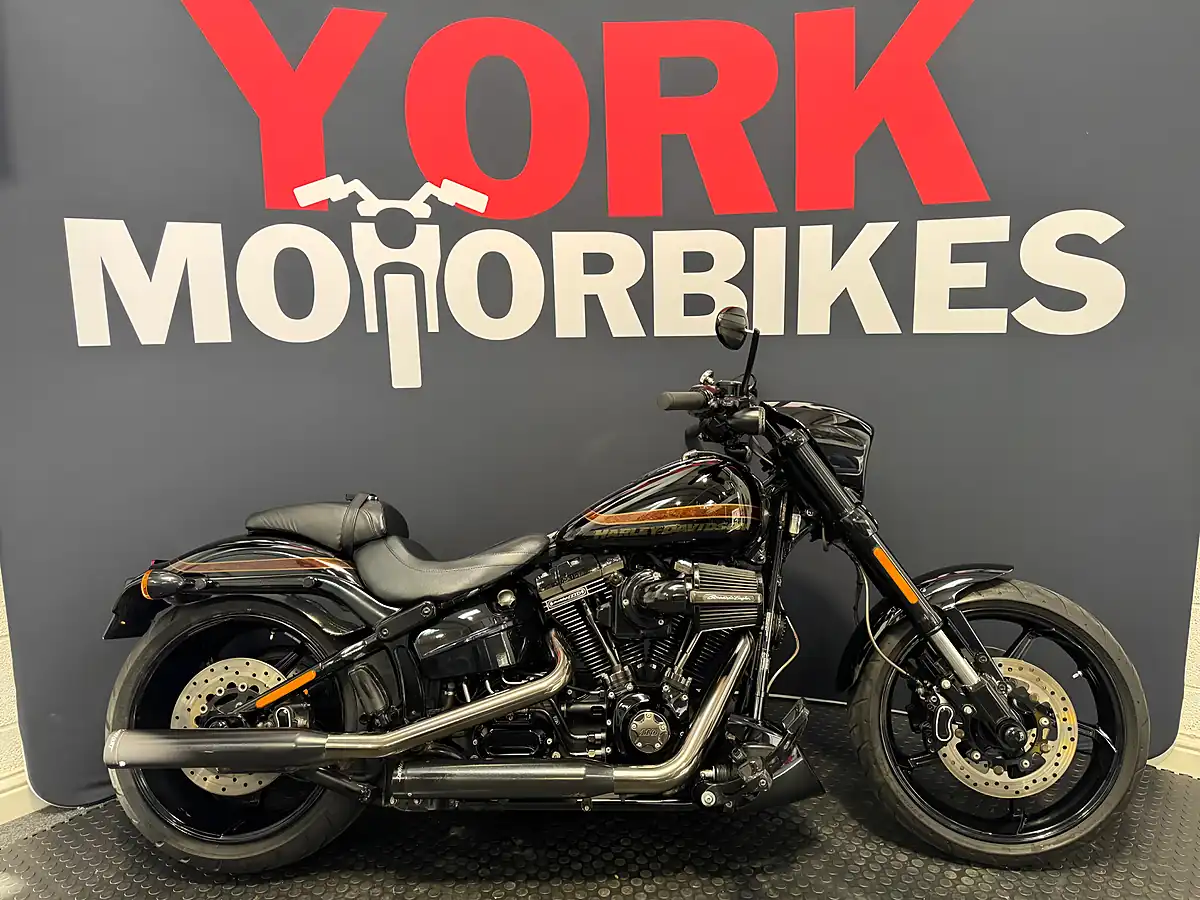 Used 2016 Harley-Davidson Breakout Pro Street - Front View