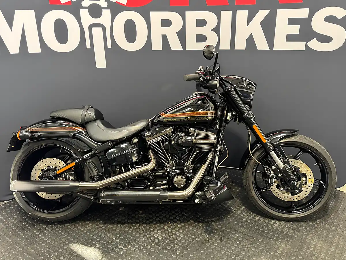 Used 2016 Harley-Davidson Breakout Pro Street - Interior and Exterior details 3