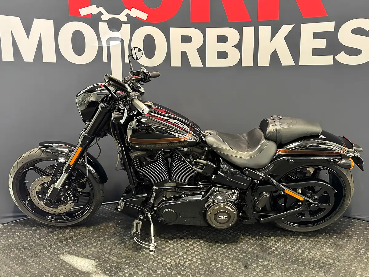 Used 2016 Harley-Davidson Breakout Pro Street - Interior and Exterior details 4
