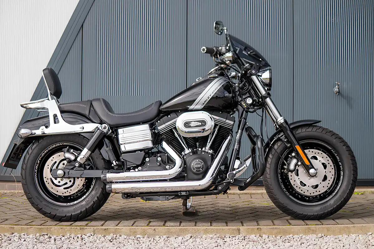 Used 2016 Harley-Davidson Fat Bob Dyna Vivid Black - Interior and Exterior details 4