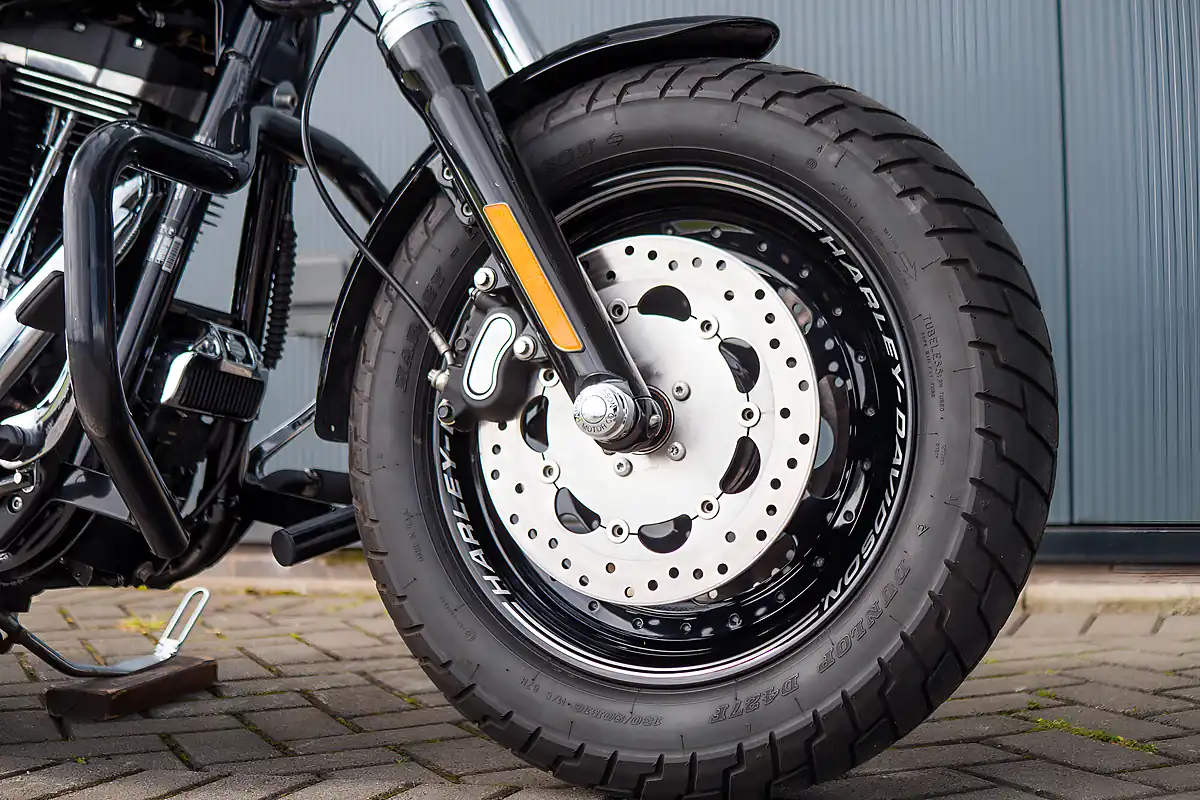 Used 2016 Harley-Davidson Fat Bob Dyna Vivid Black - Interior and Exterior details 8