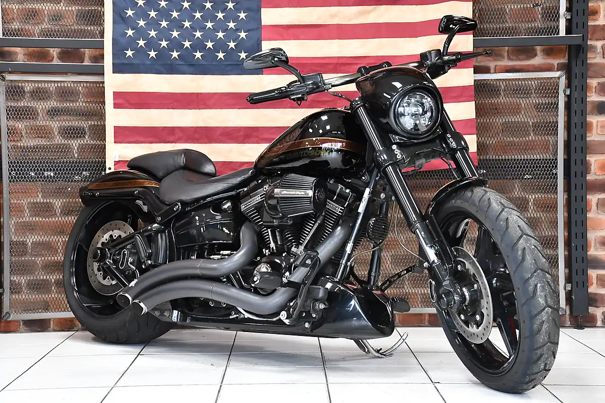 Used 2016 Harley-Davidson Fxsbe Breakout Cvo Black - Front View