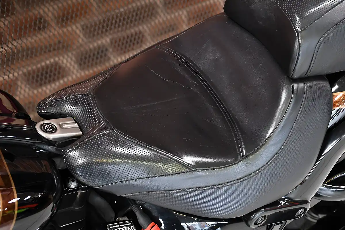 Used 2016 Harley-Davidson Fxsbe Breakout Cvo Black - Interior and Exterior details 16