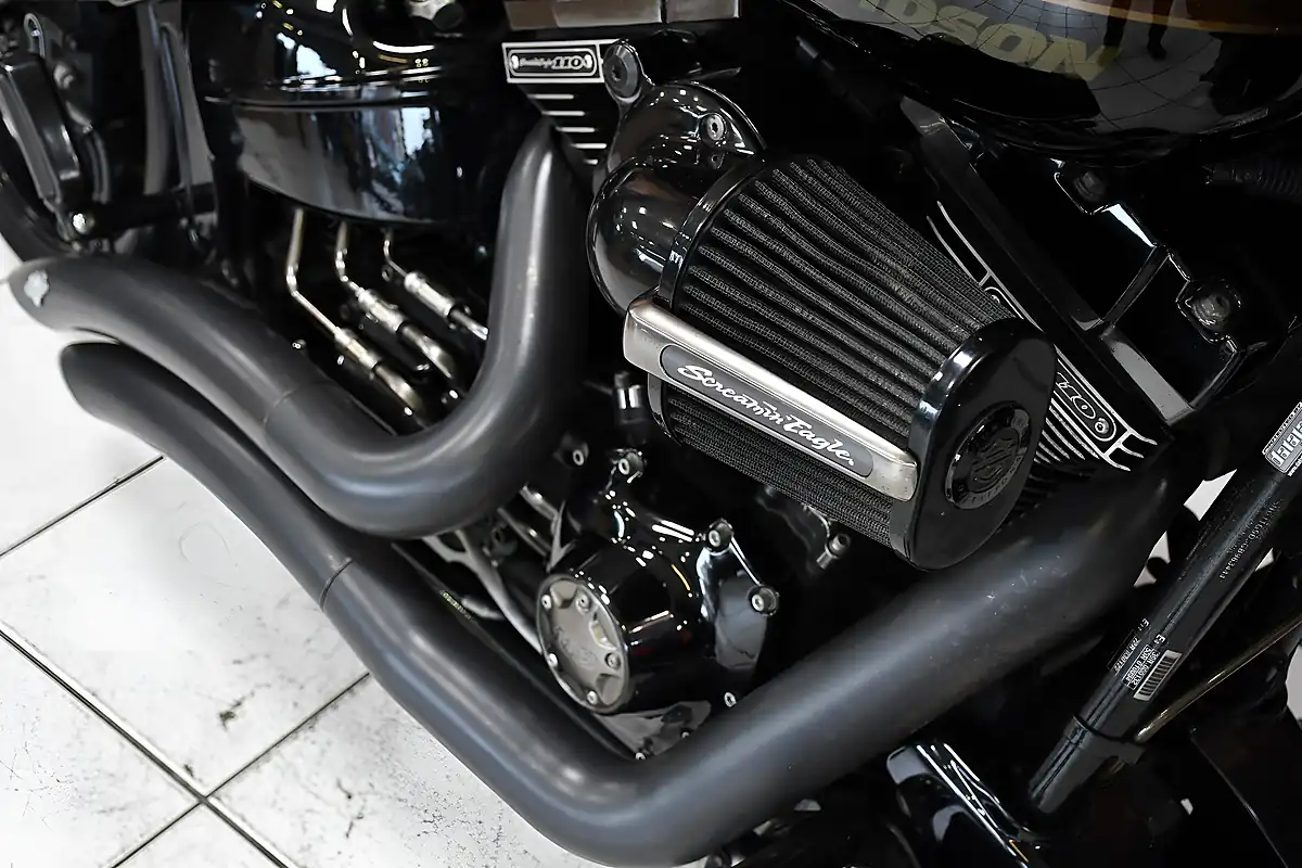 Used 2016 Harley-Davidson Fxsbe Breakout Cvo Black - Interior and Exterior details 3