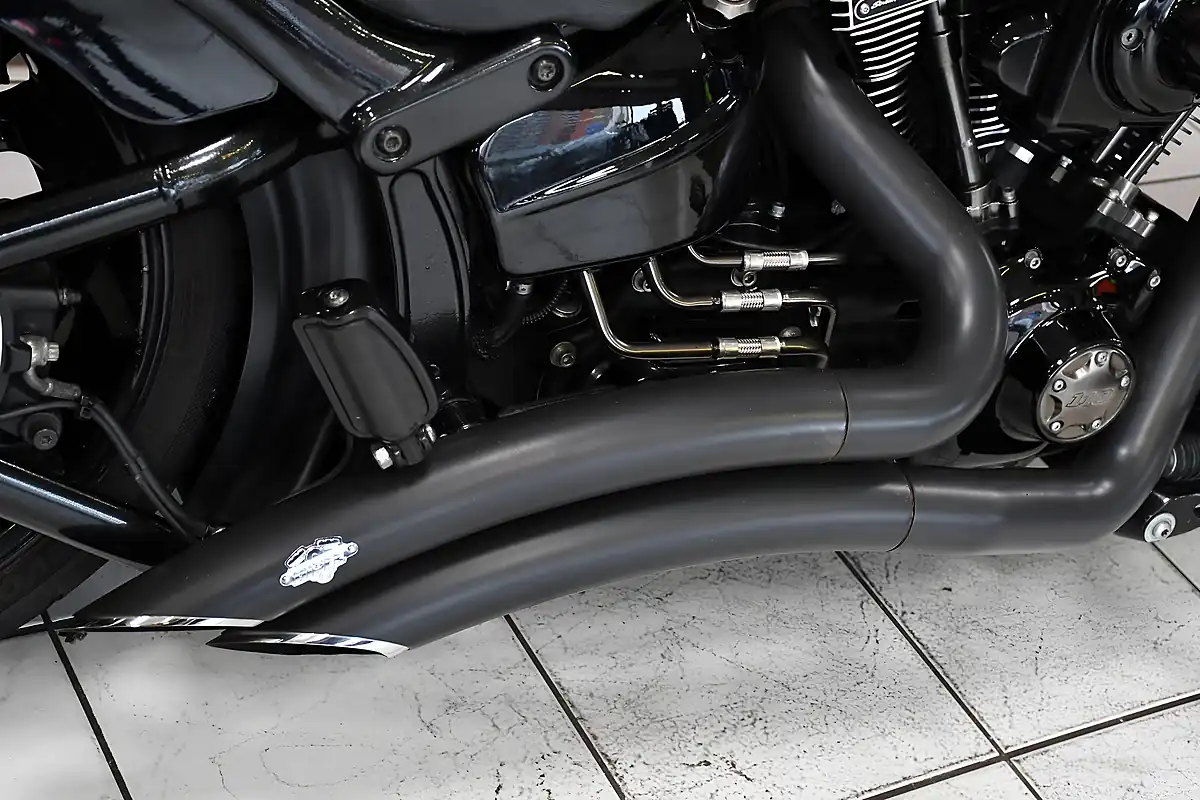 Used 2016 Harley-Davidson Fxsbe Breakout Cvo Black - Interior and Exterior details 4