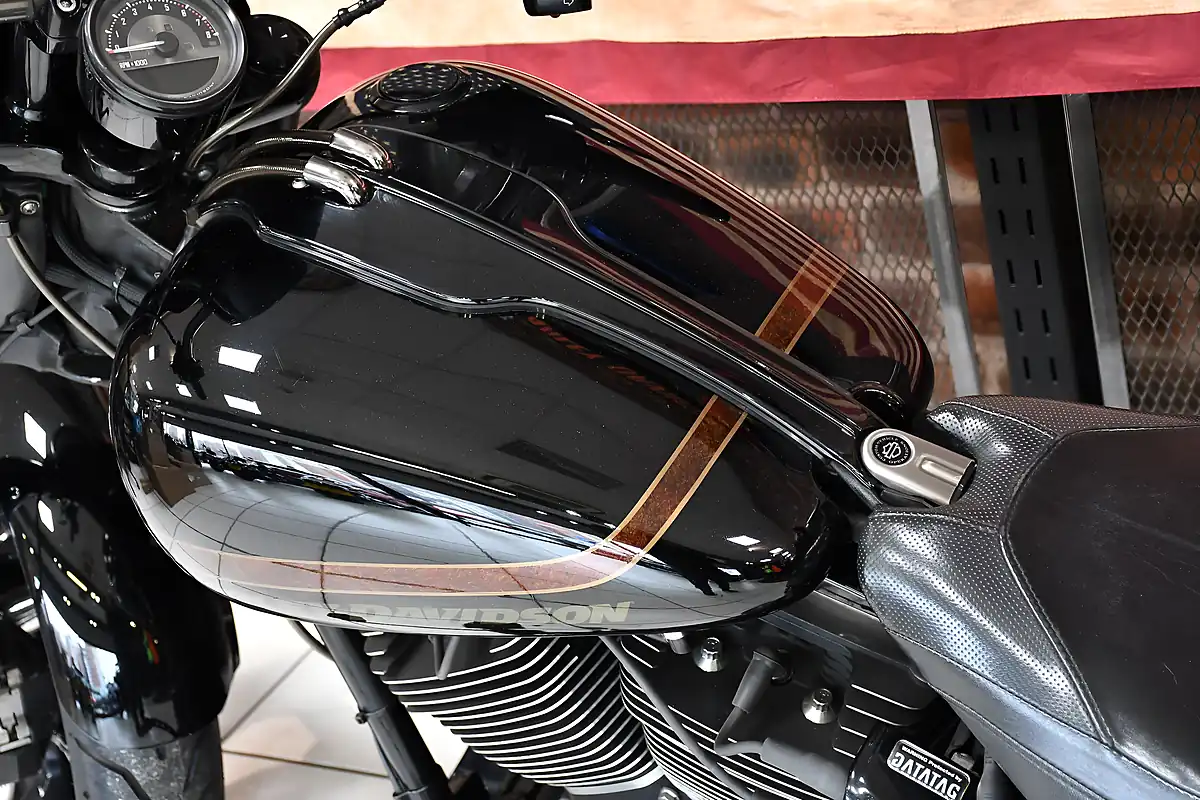 Used 2016 Harley-Davidson Fxsbe Breakout Cvo Black - Interior and Exterior details 9
