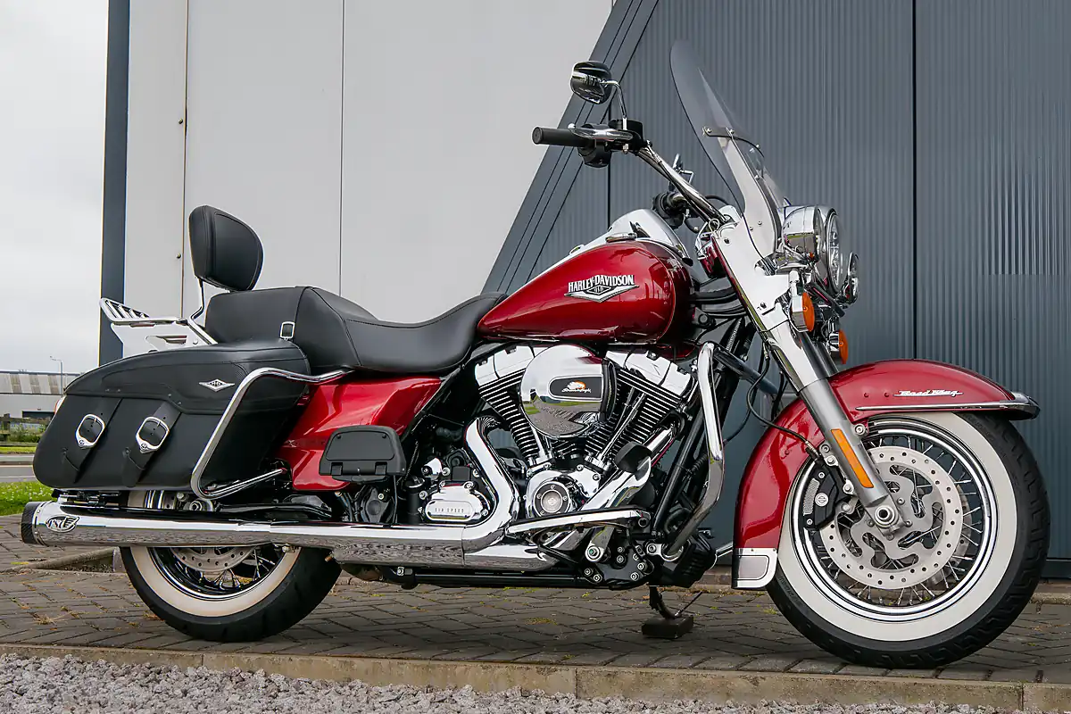 Used 2016 Harley-Davidson Road King Classic Velocity Red Sunglo - Front View