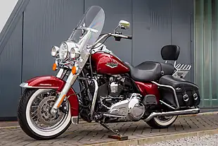 Used 2016 Harley-Davidson Road King Classic Velocity Red Sunglo - Interior and Exterior details 16