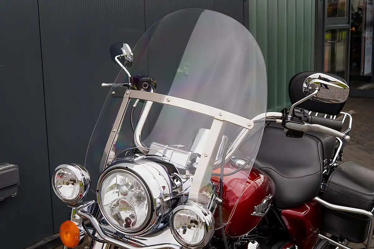 Used 2016 Harley-Davidson Road King Classic Velocity Red Sunglo - Interior and Exterior details 17
