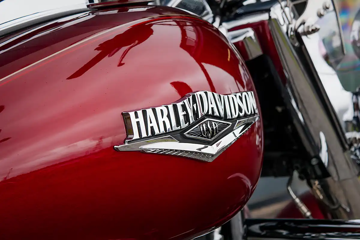 Used 2016 Harley-Davidson Road King Classic Velocity Red Sunglo - Interior and Exterior details 8