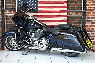 Used 2016 Harley-Davidson Street Glide Cvo Flhxse Multi-Coloured - Interior and Exterior details 12