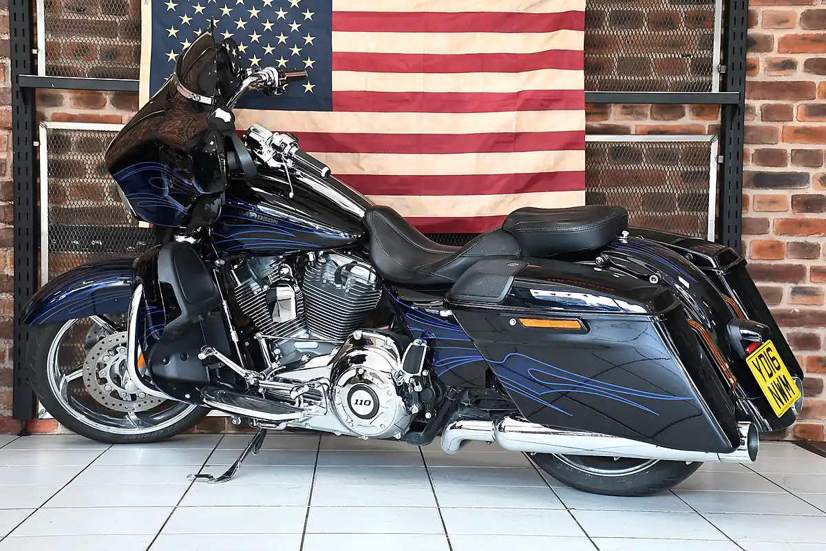 Used 2016 Harley-Davidson Street Glide Cvo Flhxse Multi-Coloured - Interior and Exterior details 12