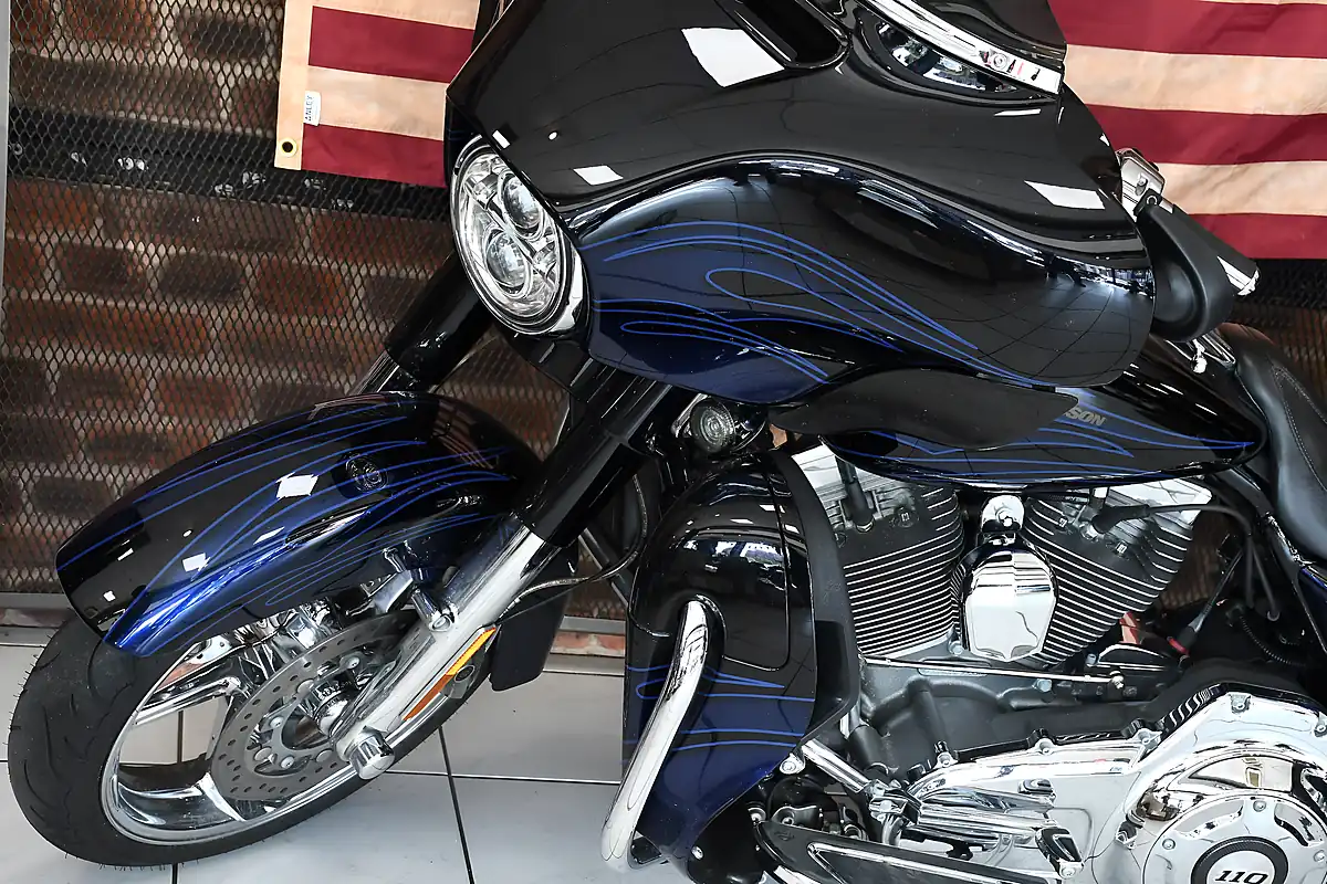 Used 2016 Harley-Davidson Street Glide Cvo Flhxse Multi-Coloured - Interior and Exterior details 13