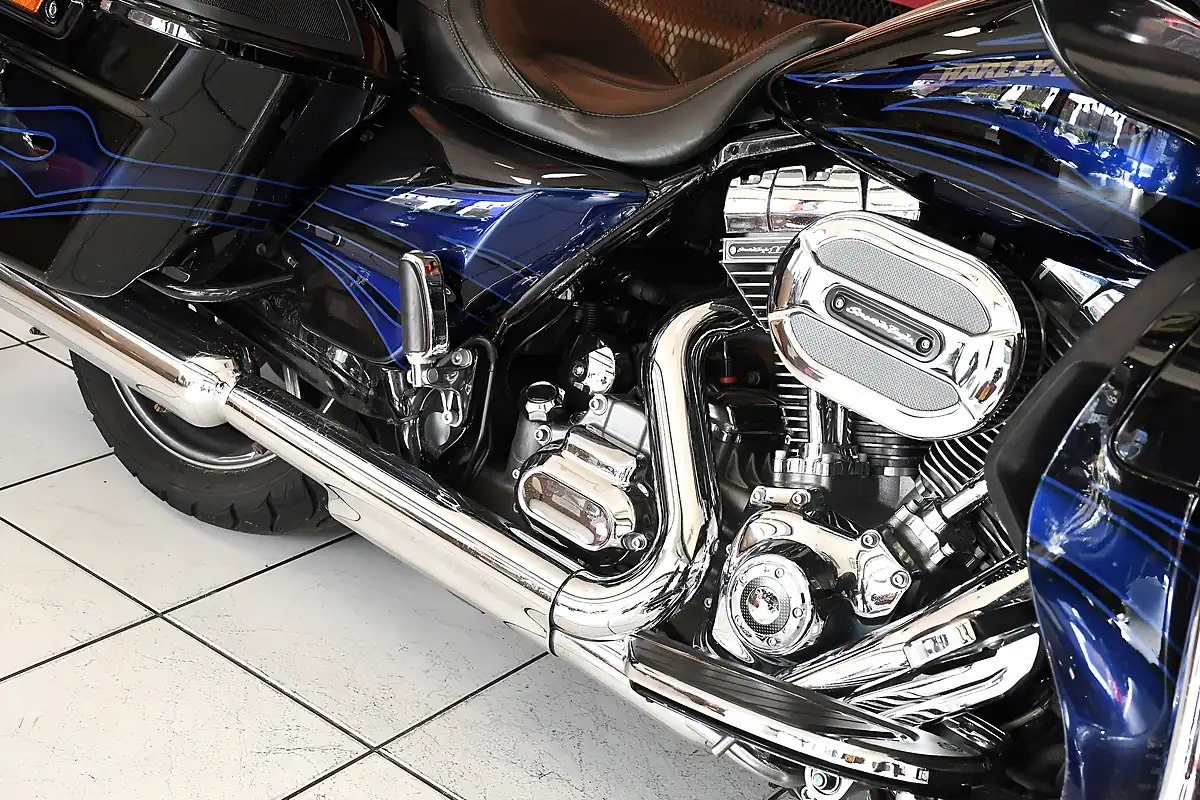 Used 2016 Harley-Davidson Street Glide Cvo Flhxse Multi-Coloured - Interior and Exterior details 17