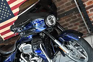 Used 2016 Harley-Davidson Street Glide Cvo Flhxse Multi-Coloured - Interior and Exterior details 5