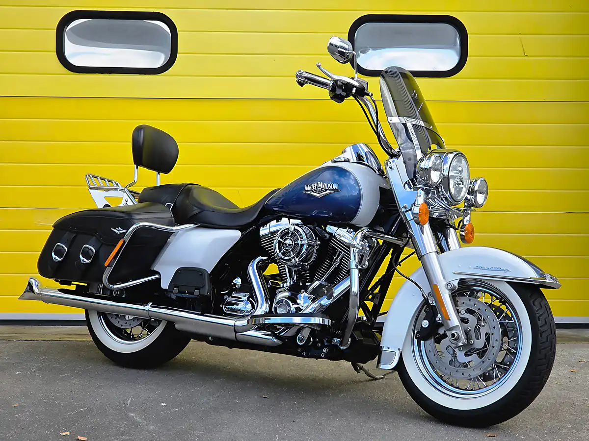 Used 2016 Harley-Davidson Touring Road King White - Front View