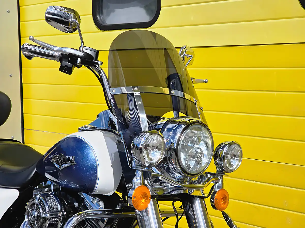 Used 2016 Harley-Davidson Touring Road King White - Interior and Exterior details 12