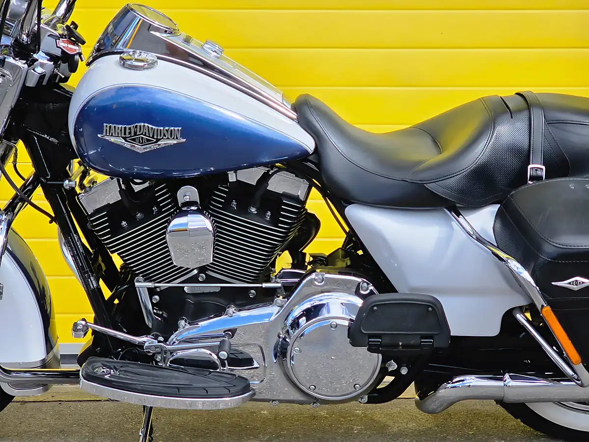 Used 2016 Harley-Davidson Touring Road King White - Interior and Exterior details 17
