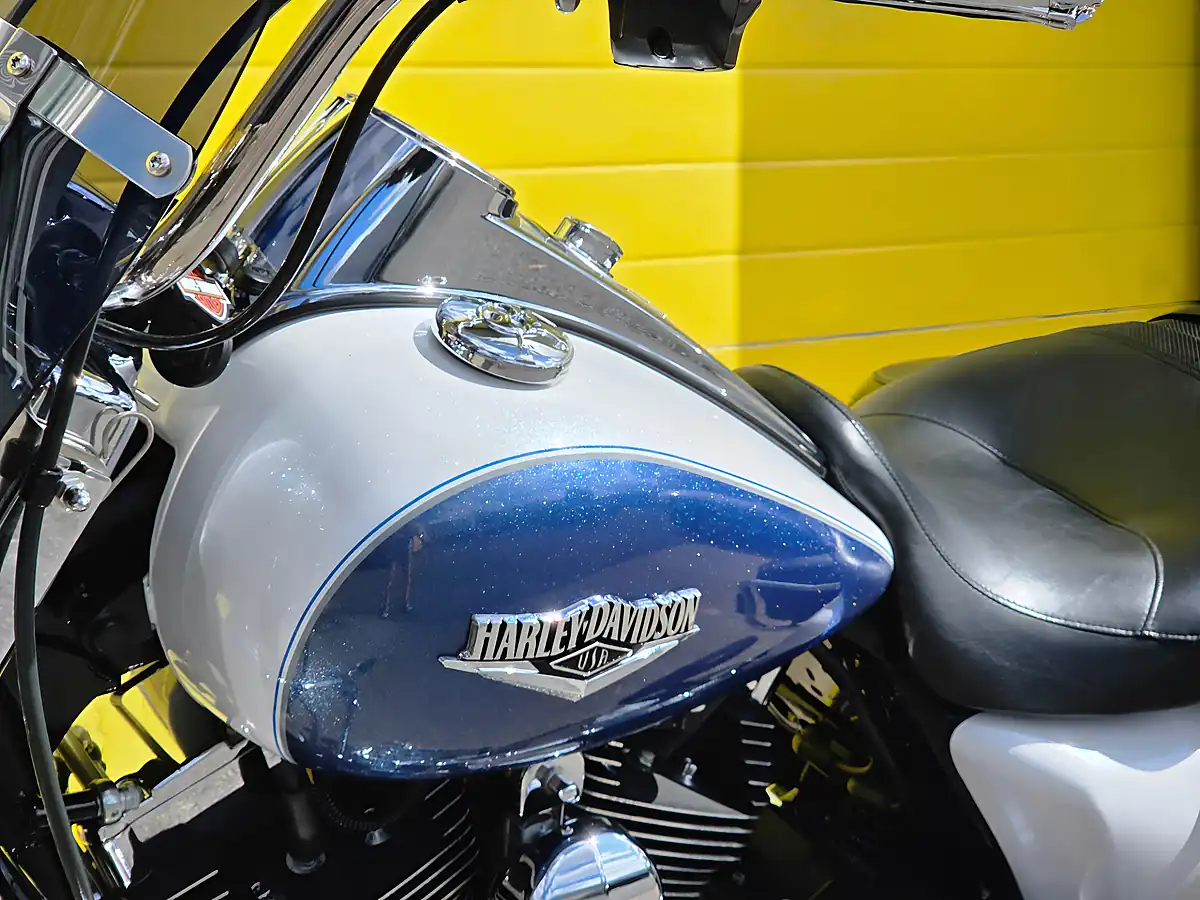 Used 2016 Harley-Davidson Touring Road King White - Interior and Exterior details 19