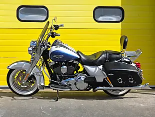 Used 2016 Harley-Davidson Touring Road King White - Interior and Exterior details 5
