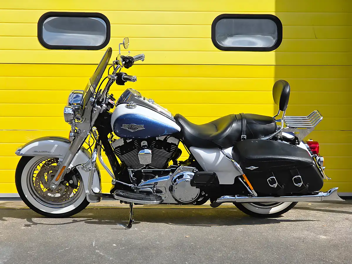 Used 2016 Harley-Davidson Touring Road King White - Interior and Exterior details 5